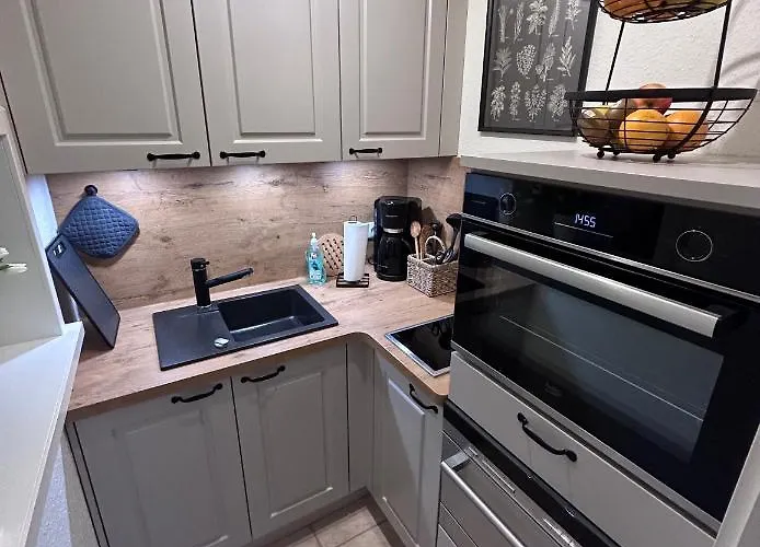 4 Wunderschoene Im Kavaliershaus * Schwerin (Mecklenburg-Vorpommern)